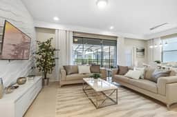 5 Bedrooms / 4.5 Bathrooms / Windsor at Westside (8917 SA)