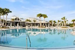 5 Bedrooms/ 4.5 Bathrooms/ Windsor Cay (16160 PF)