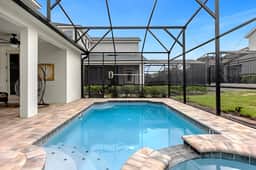 4 Bedrooms / 3.5 Bathrooms / Solara (9032 EM)