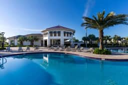 4 Bedrooms / 3 Bathrooms / Storey Lake (4818ML)