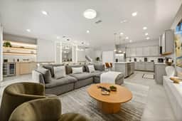10 Bedrooms/ 8 Bathrooms/ Windsor Cay (15770 CC)