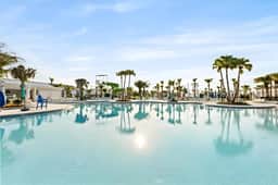 10 Bedrooms / 8 Bathrooms / Windsor Cay (16203CC)
