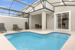 4 Bedrooms/ 3 Bathrooms/ Storey Lake (4257 PD)