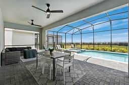 8 Bedrooms/ 6 Bathrooms/ Windsor Island (3707 LA)