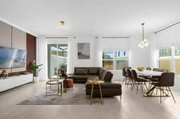 5 Bedrooms/ 4 Bathrooms/ Storey Lake (4375 SL)