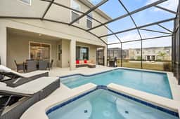 6 Bedrooms / 5 Bathrooms / Storey Lake (4326SL)