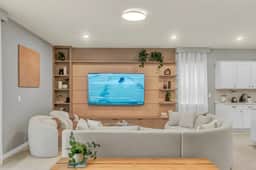 8 Bedrooms / 6 Bathrooms / Windsor Cay (16195CC)