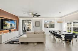 5 Bedrooms/ 4 Bathrooms/ Storey Lake (4984WA)