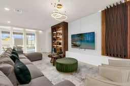 8 Bedrooms/ 6 Bathrooms/ Windsor Cay(16311SK)