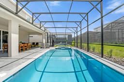 10 Bedrooms/ 8 Bathrooms/ Windsor Cay (16392 SK)