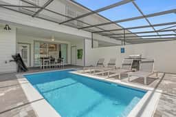 5 Bedrooms/ 4 Bathrooms/ Windsor Island (4310 LA)