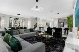 9 Bedrooms / 5 bathrooms / Storey Lake (4571NL)