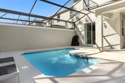 4 Bedrooms/ 3 Bathrooms/ Storey lake (2393 RT)