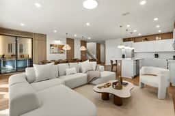 10 Bedrooms/ 8 Bathrooms/ Windsor Cay (16219 CC)