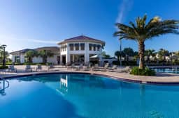 4 Bedrooms/ 3 Bathrooms/ Storey lake (2393 RT)