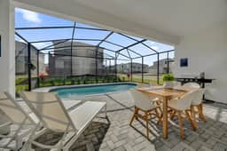 5 Bedrooms / 5.5 Bathrooms / Windsor Cay (16201SK)