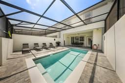 5 Bedrooms / 5 Bathrooms / Windsor Cay (1137BI)