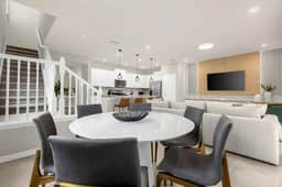 5 Bedrooms/ 4.5 Bathrooms/ W. Island (4074 LA)