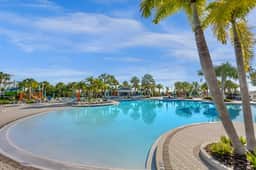 5 Bedrooms/ 4.5 Bathrooms/ W. Island (4074 LA)