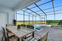 5 Bedrooms/ 4.5 Bathrooms/ Windsor island (637 JL)