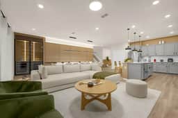 10 Bedrooms/ 8 Bathrooms/ Windsor Cay (16252 SM)