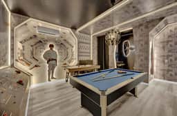10 Bedrooms / 8 Bathrooms / Windsor Cay (15977CC)