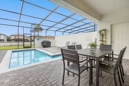 5 Bedrooms/ 4.5 Baths/ Windsor Westside (8924 SA)