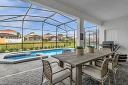 6 Bedrooms/ 4.5 Bathrooms/ Windsor Island(4075 LA)