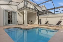 4 Bedrooms/ 3 Bathrooms/ Storey Lake (4820 LS)