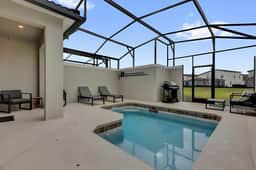 5 Bedrooms / 4 Bathrooms / Storey Lake (4851RC)