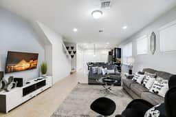5 Bedrooms/5.5 Bathrooms/Windsor Westside (1836GD)