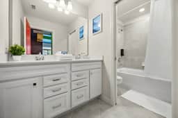 5 Bedrooms/ 4.5 Bathrooms/ Windsor Cay (16192 PF)