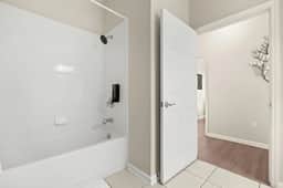 3 Bedrooms / 2 Bathrooms / Vista Cay (4814-405 CA)