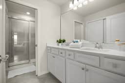 5 Bedrooms/ 4.5 Bathrooms/ Windsor Cay (16192 PF)