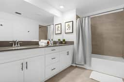 5 Bedrooms/ 4 Bathrooms/ Storey Lake (4411 SL)