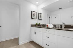 5 Bedrooms/ 4 Bathrooms/ Storey Lake (4411 SL)