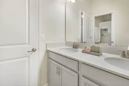 5 Bedrooms / 4 Bathrooms / Storey Lake(4849 RC)