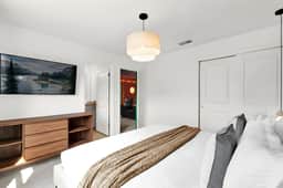10 Bedrooms/ 8 Bathrooms/ Windsor Island (2286LC)