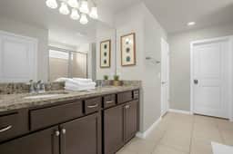 5 Bedrooms/ 4 Bathrooms/ Windsor Island(1217 AB)