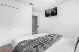 3 Bedrooms/ 2.5 Bathrooms/ Emerald Island(2709 SK)