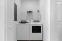5 Bedroom/ 4 Bathroom/ Storey Lake (2601 SS)