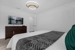 5 Bedrooms/ 4 Bathrooms/ Storey Lake (2533 RT)