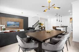 5 Bedrooms/ 4 Bathrooms/ Storey Lake (2432RT NEW)