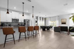 5 Bedrooms/ 4 Bathrooms/ Storey Lake (2432RT NEW)