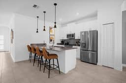 5 Bedrooms/ 4 Bathrooms/ Storey Lake (2432RT NEW)