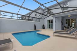 4 Bedrooms / 3 Bathrooms/ Storey Lake (2449RT)