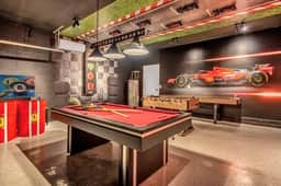 9 Bedrooms/ 5 Bathrooms/ Champions Gate (9017 ST)