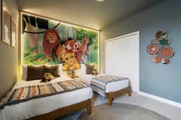 6 Bedrooms/ 5 Bathrooms/ Champions Gate (8935 TW)