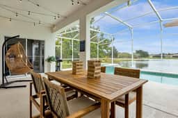 4 Bathrooms/ 3 Bathrooms/ Cresent Lakes (5305 CV)