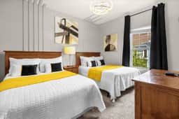 4 Bedrooms / 3 Bathrooms / Lucaya Village (21-101)